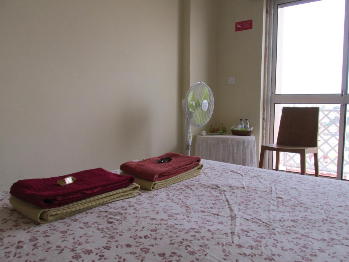 Homestay Marialva Park Seixal  Bagian luar foto