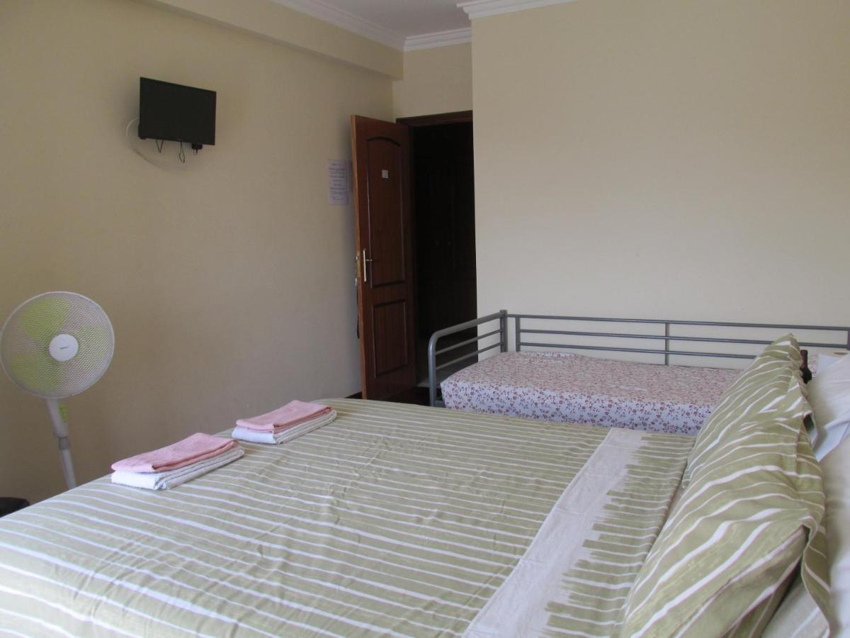 Homestay Marialva Park Seixal  Bagian luar foto