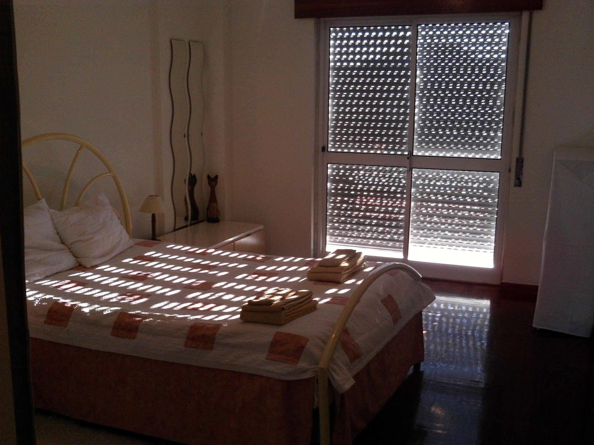 Homestay Marialva Park Seixal  Bagian luar foto