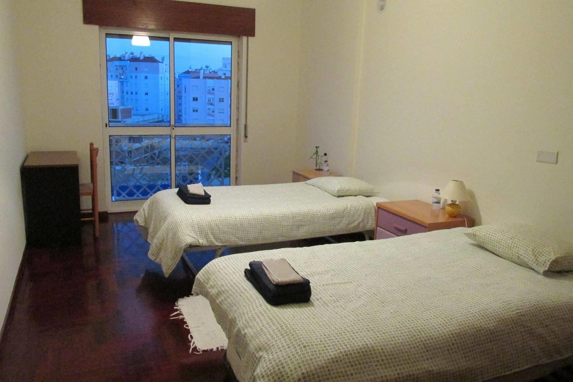 Homestay Marialva Park Seixal  Bagian luar foto