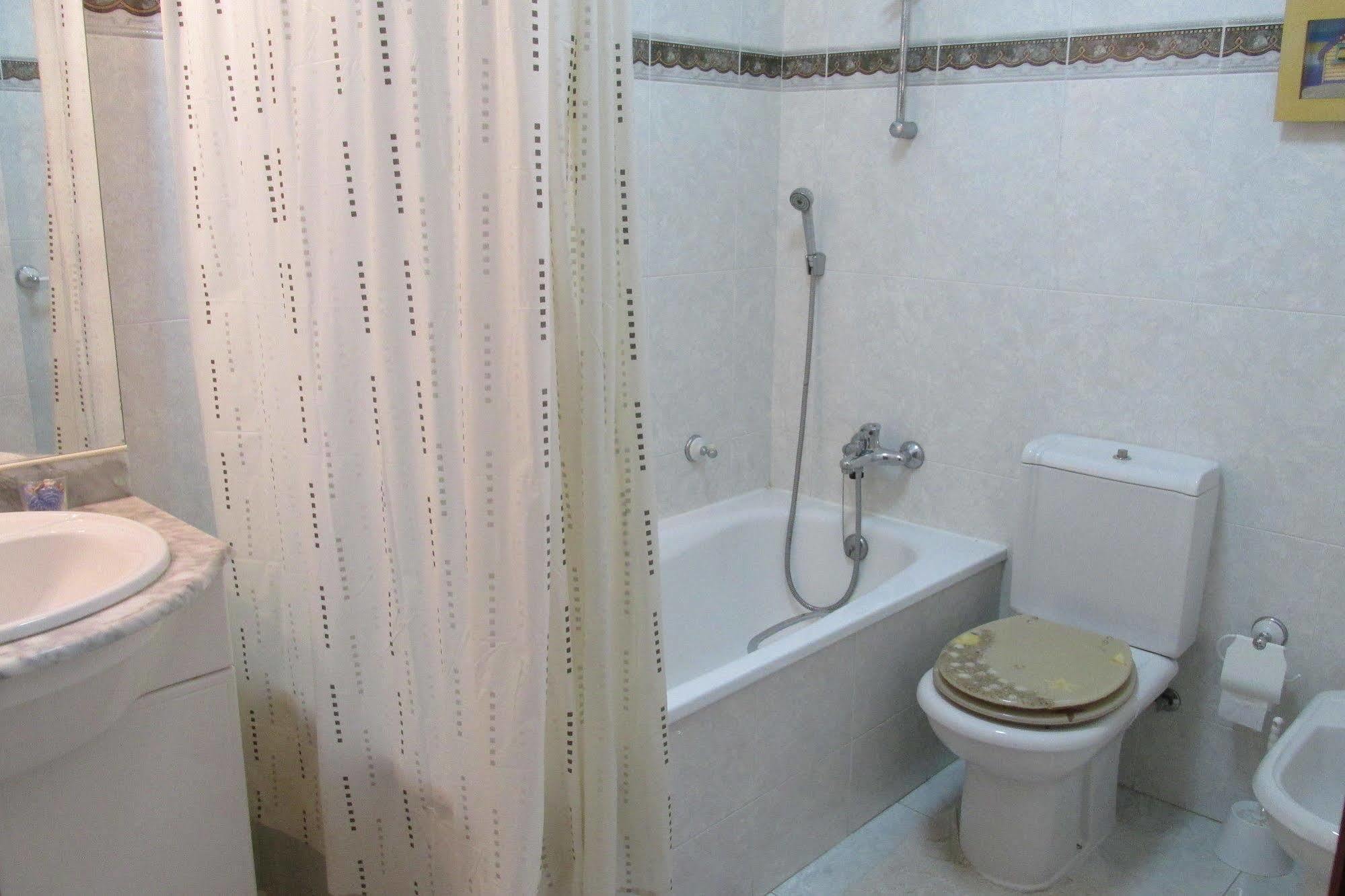 Homestay Marialva Park Seixal  Bagian luar foto