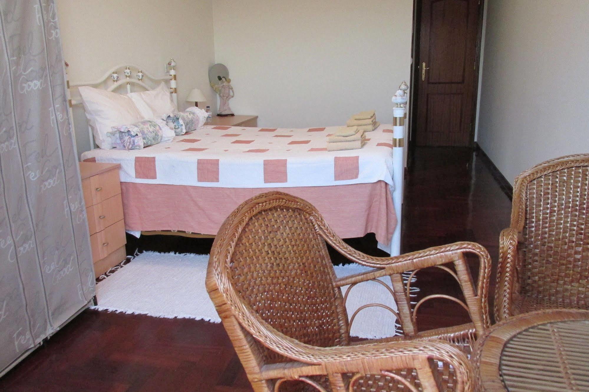 Homestay Marialva Park Seixal  Bagian luar foto