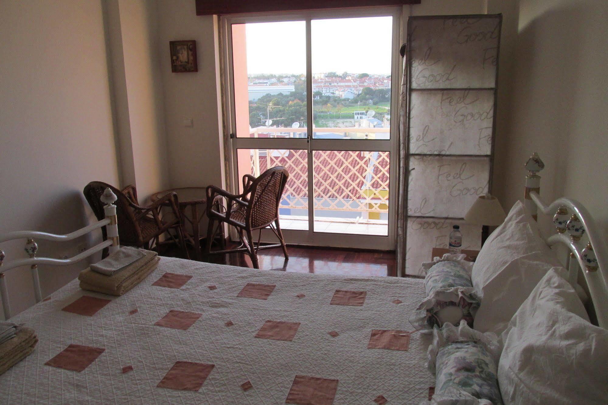 Homestay Marialva Park Seixal  Bagian luar foto